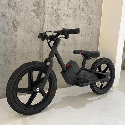 Kids Scooter Elétrico Balance Bike com motor sem escova e capacidade de bateria 24V5.2AH