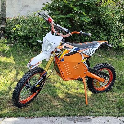 Aventuras fora de estrada melhoradas com a moto elétrica de 60V 2000W da Aotong Motor